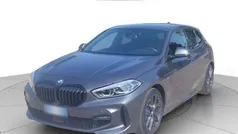 Grigio daytona Usata 2021 BMW 118 M Sport Due volumi | 25.900 € (Buon prezzo)