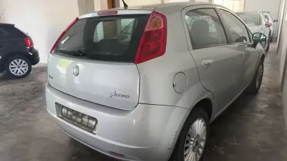 Usata Fiat Grande Punto Active 77 CV (56 kW) 2009 Bluazzurro Utilitaria