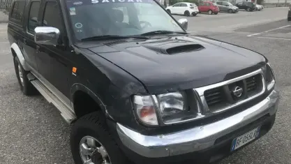 Usata Nissan Navara 103 CV (75 kW) 1999 Nero Pick-up
