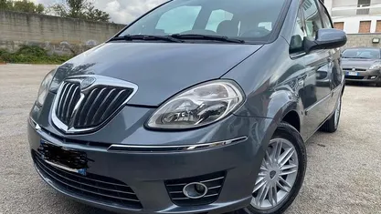 Usata Lancia Musa 95 CV (69 kW) 2012 Grigio Monovolume