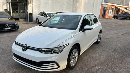 Usata VW Golf VIII Life 131 CV (96 kW) 2022 Berlina
