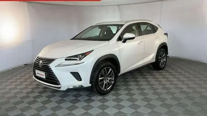 Käytetty Lexus NX300h Business Edition 155 HP (114 kW) 2019 Valkoinen Katumaasturi