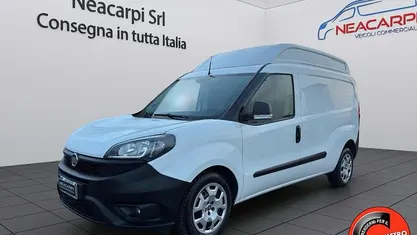 Usata Fiat Doblò 105 CV (77 kW) 2021 Bianco pastello Monovolume