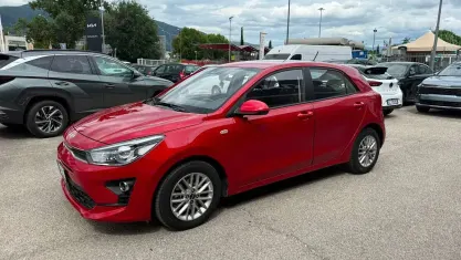 Usata Kia Rio Style 101 CV (74 kW) 2022 Rosso Berlina