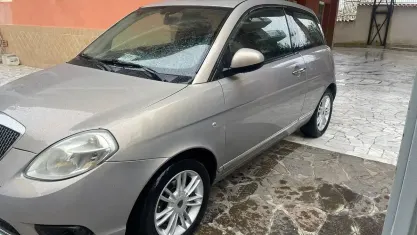Usata Lancia Ypsilon 69 CV (50 kW) 2004 Grigio Utilitaria