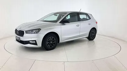 Argento brillante metallizzato Usata 2025 Skoda Fabia Tre volumi | 16.900 € (Buon prezzo)