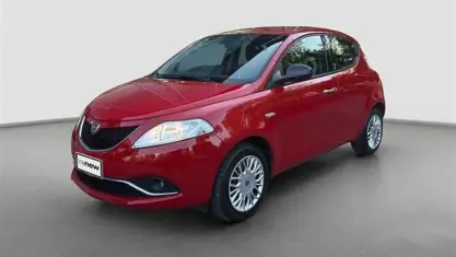 Usata Lancia Ypsilon Gold 69 CV (50 kW) 2017 Rosso Utilitaria