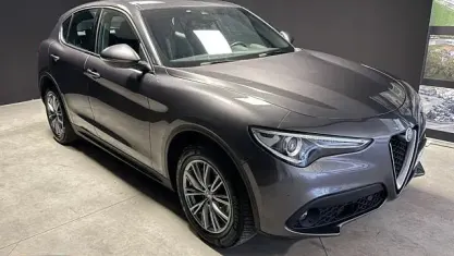 Usata Alfa Romeo Stelvio Business 190 CV (139 kW) 2022 Grigio metallizzato SUV
