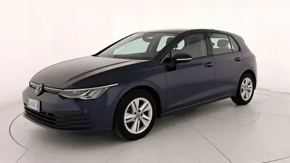Usata VW Golf VIII Life 110 CV (80 kW) 2023 H7 atlantic blue metallizzato Berlina