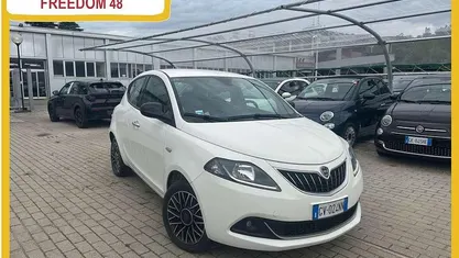 Usata Lancia Ypsilon S 69 CV (50 kW) 2024 Bianco Utilitaria