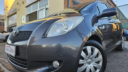 Grigio Usata 2008 Toyota Yaris Sol Tre volumi | 2999 € (Buon prezzo)