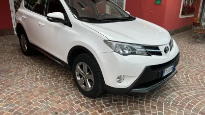 Usata Toyota RAV4 124 CV (91 kW) 2015 Bianco SUV