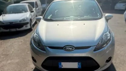 Usata Ford Fiesta 60 CV (44 kW) 2010 Grigio Berlina