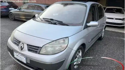 Usata Renault Scénic II 120 CV (88 kW) 2005 Argento Monovolume