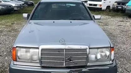 Usata Mercedes 200 122 CV (89 kW) 1992 Grigio Berlina