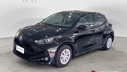 Nero Usata 2020 Toyota Yaris Hybrid Business Edition Tre volumi | 14.900 € (Buon prezzo)