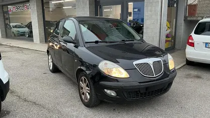 Usata Lancia Ypsilon 80 CV (58 kW) 2004 Nero Utilitaria