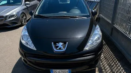 Usata Peugeot 207 68 CV (50 kW) 2007 Nero Berlina