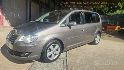 Usata VW Touran 105 CV (77 kW) 2009 Grigio Monovolume