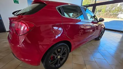 Rosso Usata 2011 Alfa Romeo Giulietta Exclusive Tre volumi | 6000 € (Ottimo prezzo)