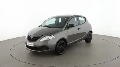 Usata Lancia Ypsilon 70 CV (51 kW) 2019 Grigio