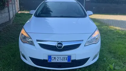 Usata Opel Astra Cosmo 110 CV (80 kW) 2012 Bianco Station wagon