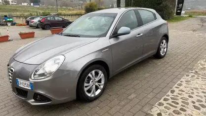 Usata Alfa Romeo Giulietta Exclusive 105 CV (77 kW) 2011 Grigio Utilitaria