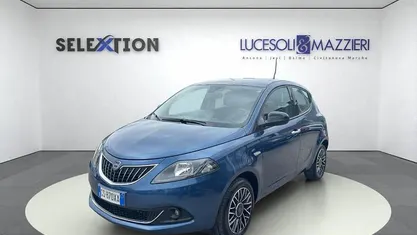 Usata Lancia Ypsilon Gold 69 CV (50 kW) 2024 Blu Utilitaria
