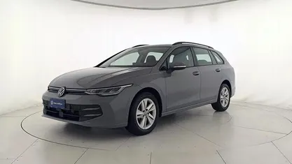 Usata VW Golf VIII Life 116 CV (85 kW) 2024 Grigio Station wagon