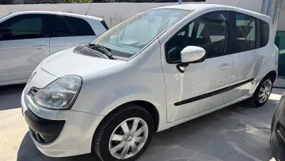 Usata Renault Modus 75 CV (55 kW) 2012 Bianco Monovolume