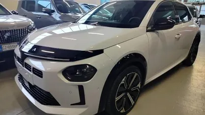 Usata Lancia Ypsilon 101 CV (74 kW) 2025 Utilitaria