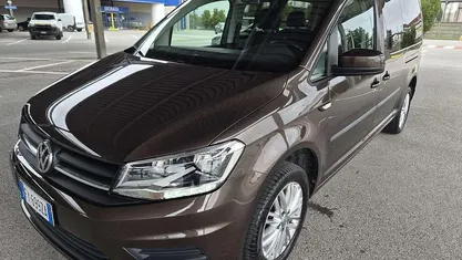 Usata VW Caddy Maxi Advance 102 CV (75 kW) 2020 Marrone Monovolume