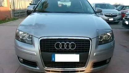 Grigio Usata 2004 Audi A3 Sportback Ambition Due volumi | 3900 € (Buon prezzo)