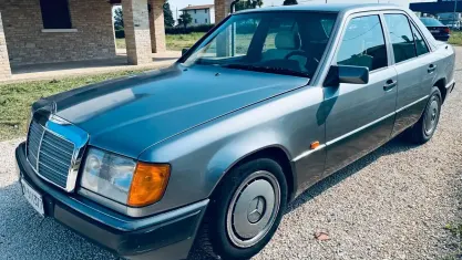 Usata Mercedes 200 122 CV (89 kW) 1992 Grigio Berlina