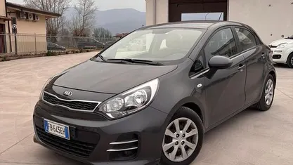 Usata Kia Rio 83 CV (61 kW) 2016 Marrone Utilitaria