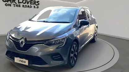 Usata Renault Clio Techno 145 CV (106 kW) 2023 Grigio chiaro Utilitaria
