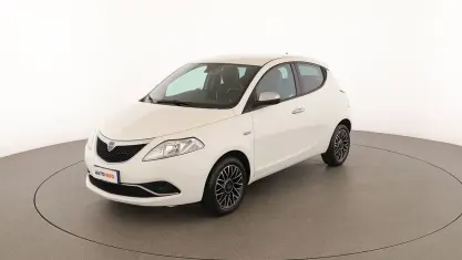 Usata Lancia Ypsilon 70 CV (51 kW) 2016 Bianco Utilitaria