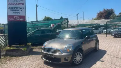 Usata Mini Cooper 75 CV (55 kW) 2011 Marrone Utilitaria