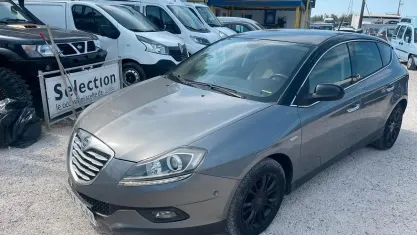 Usata Lancia Delta Platinum 190 CV (139 kW) 2013 Grigio Utilitaria