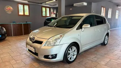 Usata Toyota Corolla Verso Luna 136 CV (100 kW) 2009 Grigio Monovolume