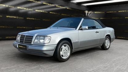 Usata Mercedes E200 136 CV (100 kW) 1995 Grigio Cabrio