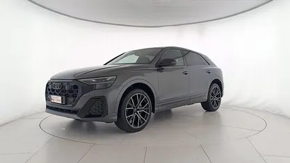Usata Audi Q8 S-Line 286 CV (210 kW) 2024 Grigio daytona perlato SUV