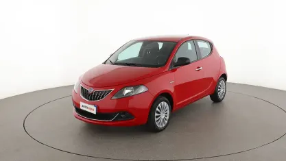Usata Lancia Ypsilon Silver 70 CV (51 kW) 2022 Rosso Utilitaria