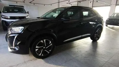 Usata 2022 Peugeot 2008 Allure SUV | 16.950 € (Buon prezzo)