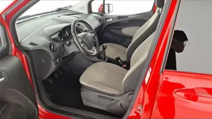 Usata Ford Tourneo Courier Titanium 101 CV (74 kW) 2018 Rosso Monovolume