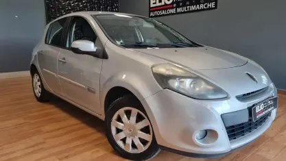 Usata Renault Clio II Dynamique 75 CV (55 kW) 2011 Grigio Berlina