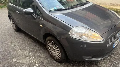 Usata Fiat Grande Punto Dynamic 77 CV (56 kW) 2007 Gray Utilitaria