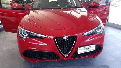 Begagnad Alfa Romeo Stelvio Tech Edition 160 HK (117 kW) 2019 Röd SUV