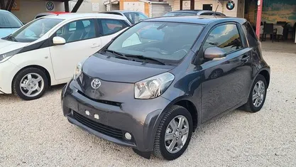 Begagnad Toyota iQ 68 HK (50 kW) 2009 Grå Halvkombi