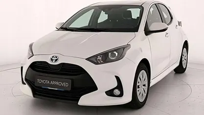 Usata Toyota Yaris Hybrid Active 116 CV (85 kW) 2023 Bianco Berlina